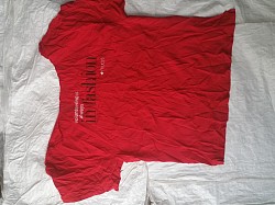 Single piece of color t-shirt wiper 